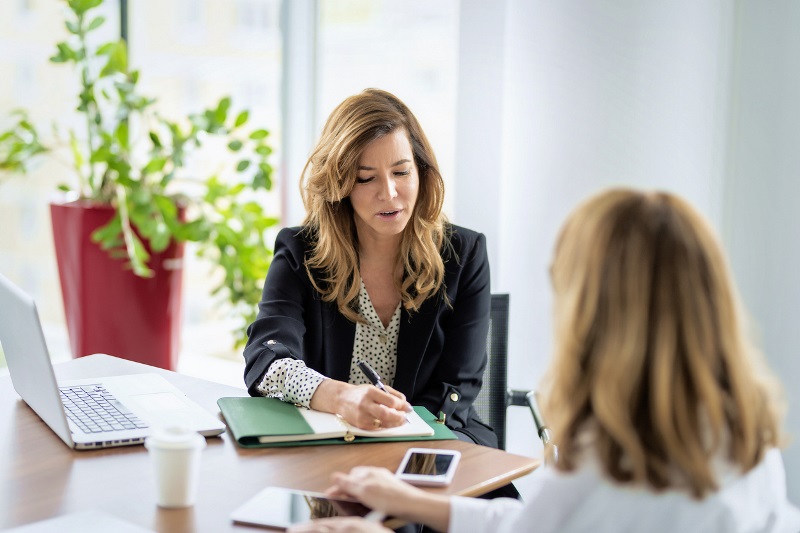 Two coworkers having a feedback conversation